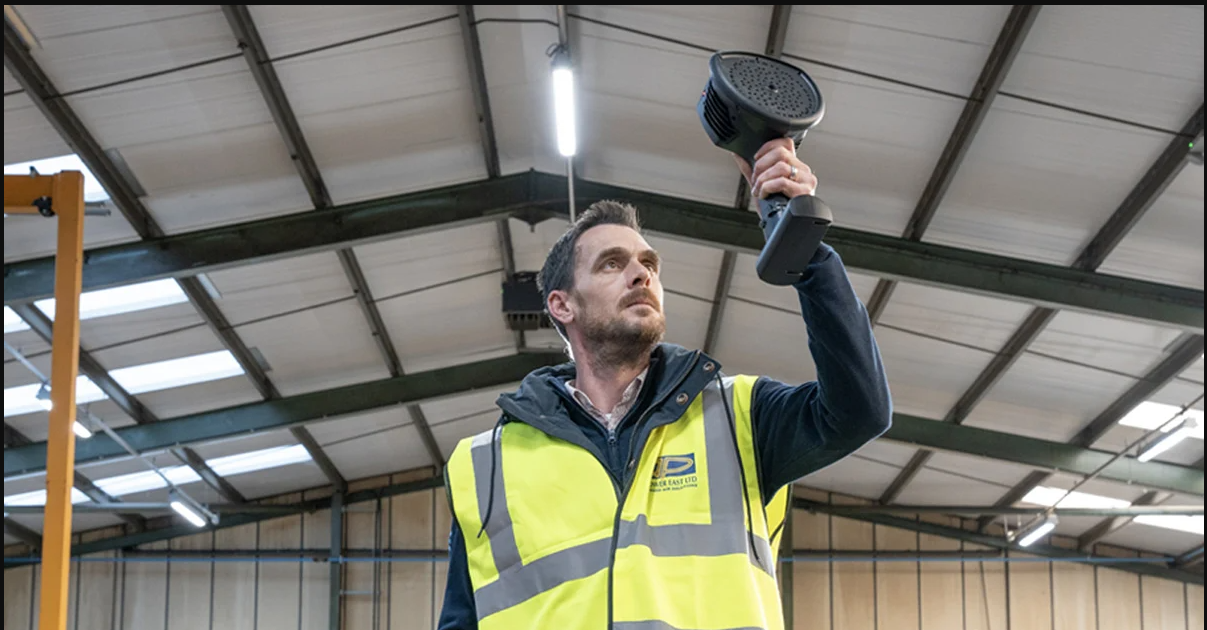 Detección de fugas en sistemas de aire comprimido: estudio de caso del éxito de Air Power East con la cámara de imágenes acústicas FLIR Si124