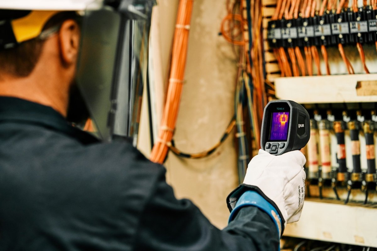 FLIR TG165 - X Termómetro Infrarrojo con Cámara Térmica Spot - Colvin y Cia Ltda.