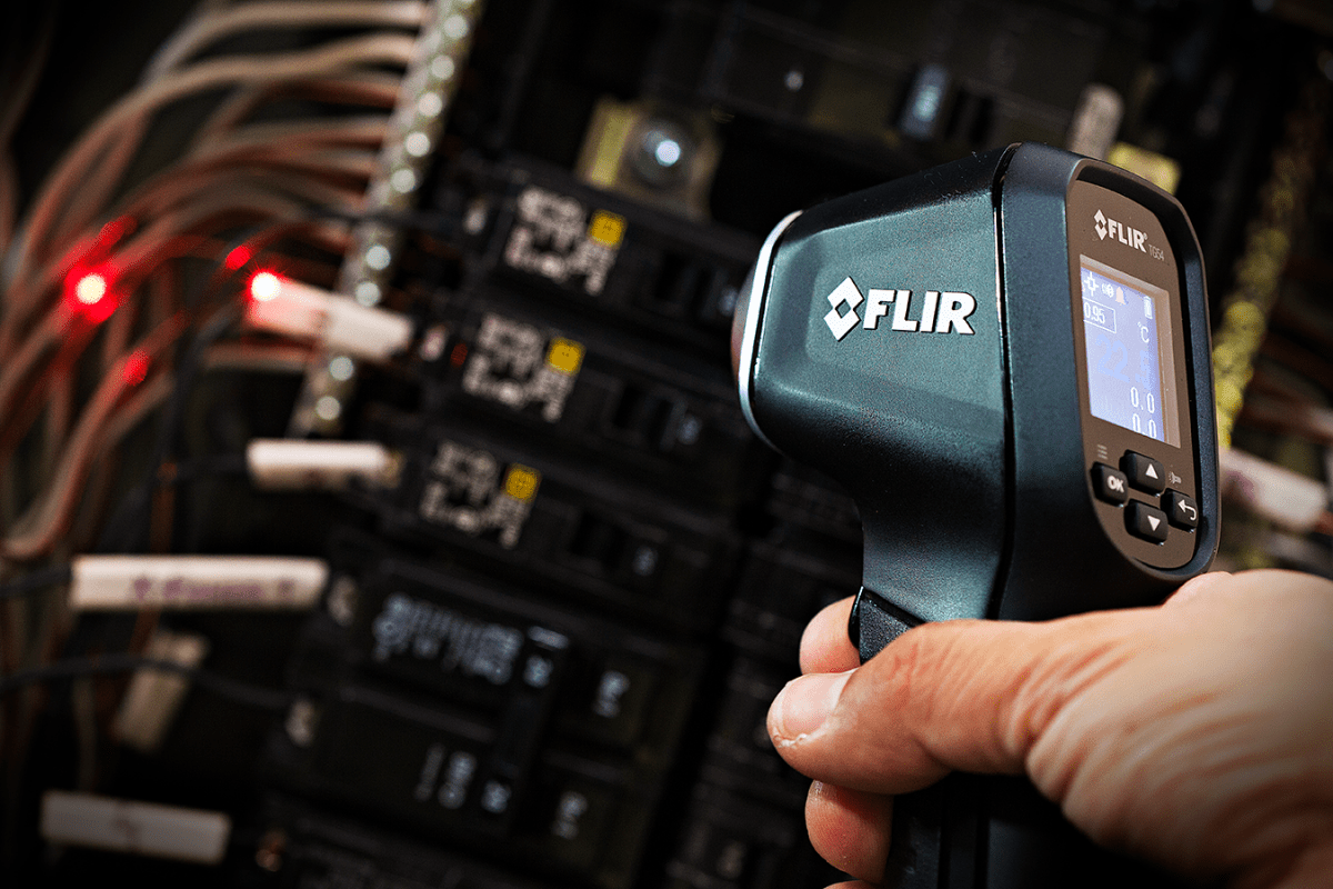 FLIR TG54 Termómetro Infrarrojo Compacto - 30°C a +650°C - Colvin y Cia Ltda.