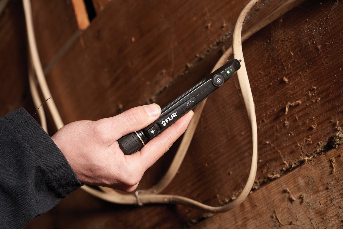 FLIR VP50 - Detector de Voltaje sin Contacto CAT IV con Linterna LED - Colvin y Cia Ltda.